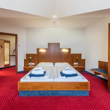 Paradies 4*